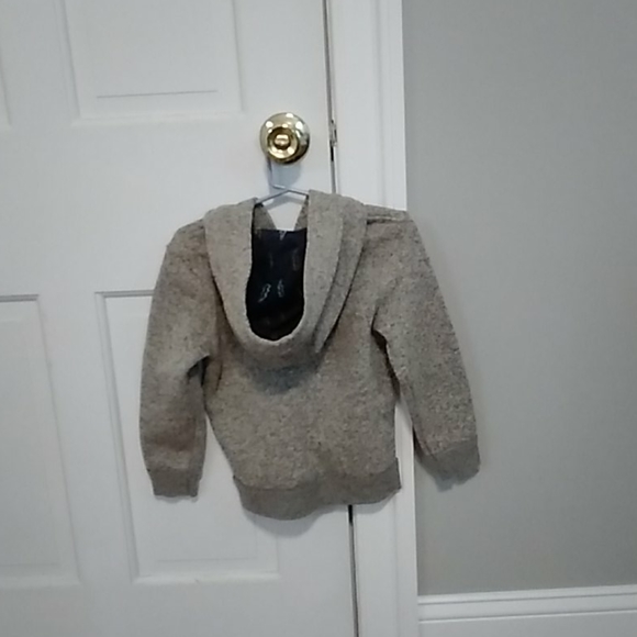 Genuine Kids by Oshkosh 5T Sweater - Picture 2 of 2